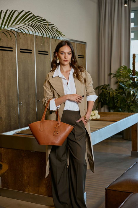 Lucky Bees Bolsa Tote Color Tan Lucky Bees Bolsa Tote Color Tan